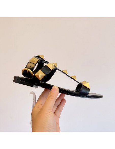 Cheap Reps Valentino Roman Stud Flat Sandals In Black Calfskin