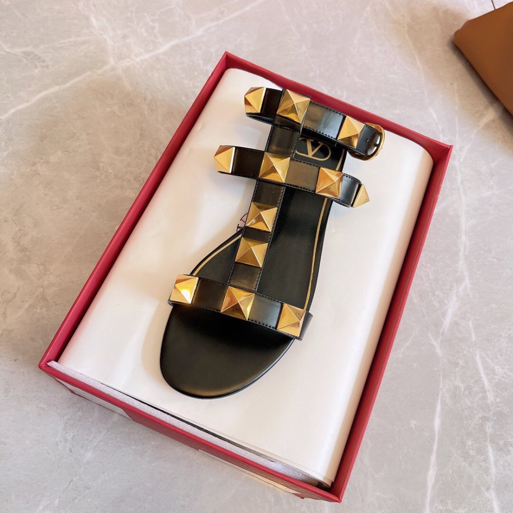 Cheap Reps Valentino Roman Stud Flat Sandals In Black Calfskin