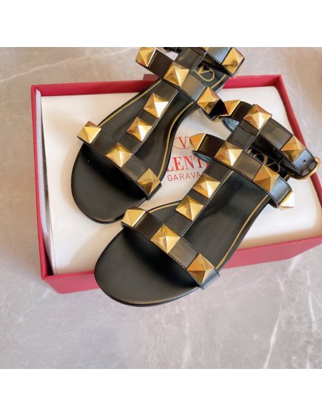 Cheap Reps Valentino Roman Stud Flat Sandals In Black Calfskin
