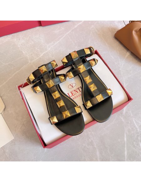 Cheap Reps Valentino Roman Stud Flat Sandals In Black Calfskin