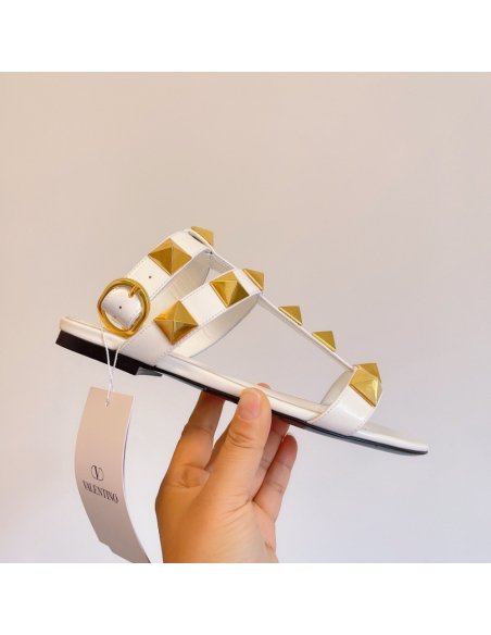 Cheap Reps Valentino Roman Stud Flat Sandals In White Calfskin