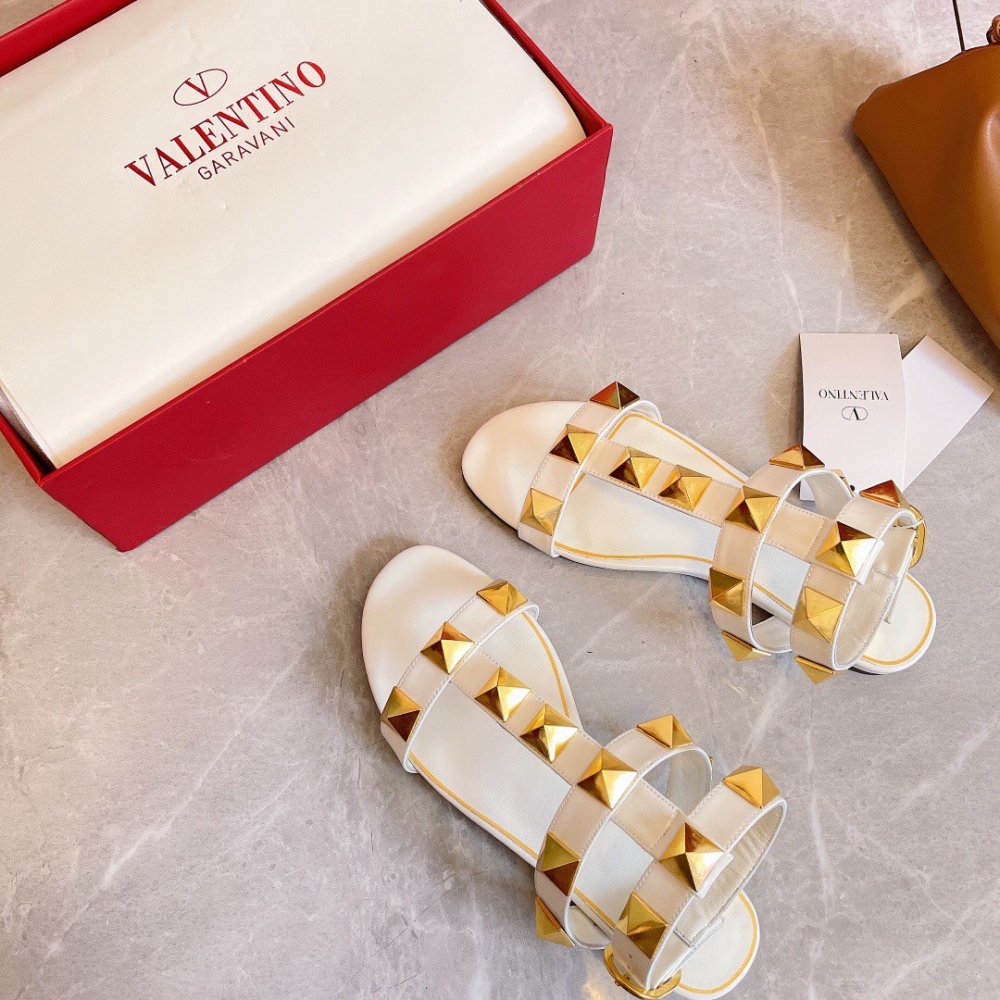 Cheap Reps Valentino Roman Stud Flat Sandals In White Calfskin