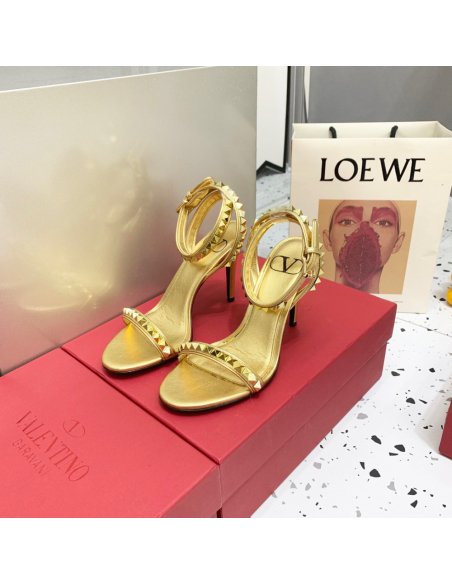 Cheap Reps Valentino Rockstud No Limit Sandal 100mm In Gold Metallic Nappa