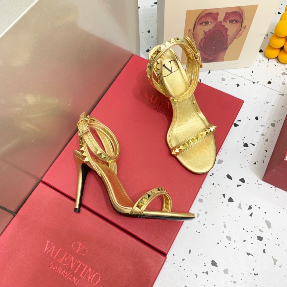 Cheap Reps Valentino Rockstud No Limit Sandal 100mm In Gold Metallic Nappa