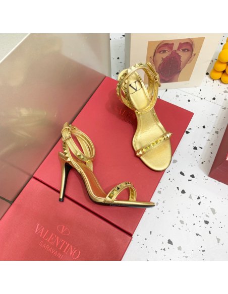 Cheap Reps Valentino Rockstud No Limit Sandal 100mm In Gold Metallic Nappa