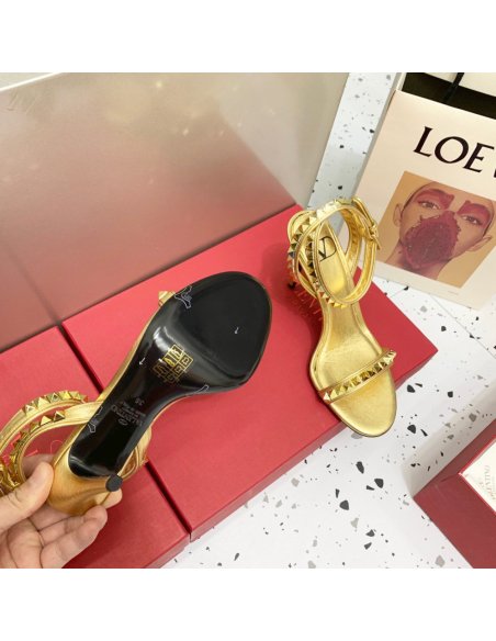Cheap Reps Valentino Rockstud No Limit Sandal 100mm In Gold Metallic Nappa
