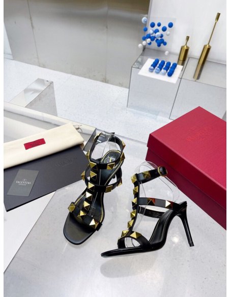 Cheap Reps Valentino Roman Stud Sandals 100mm In Black Calfskin