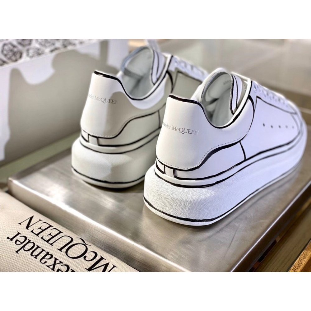 Cheap Reps Alexander McQueen Womens Oversized Sneakers With Black Outlines