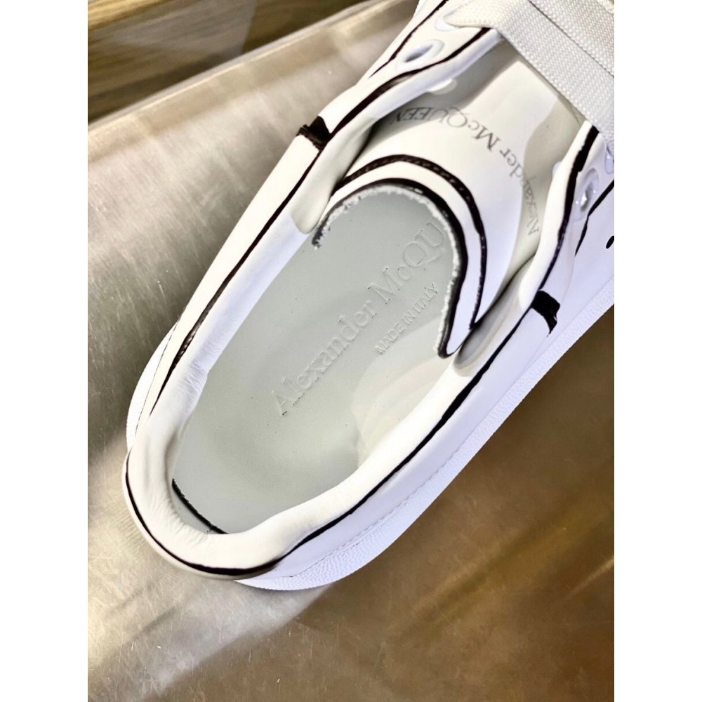 Cheap Reps Alexander McQueen Womens Oversized Sneakers With Black Outlines