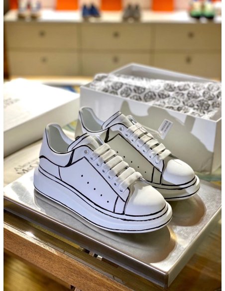 Cheap Reps Alexander McQueen Womens Oversized Sneakers With Black Outlines
