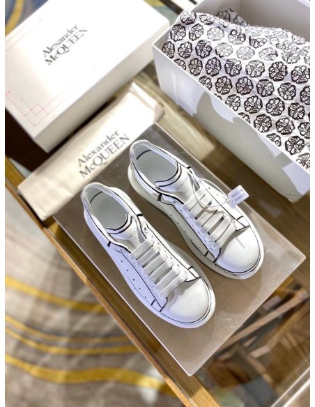Cheap Reps Alexander McQueen Womens Oversized Sneakers With Black Outlines