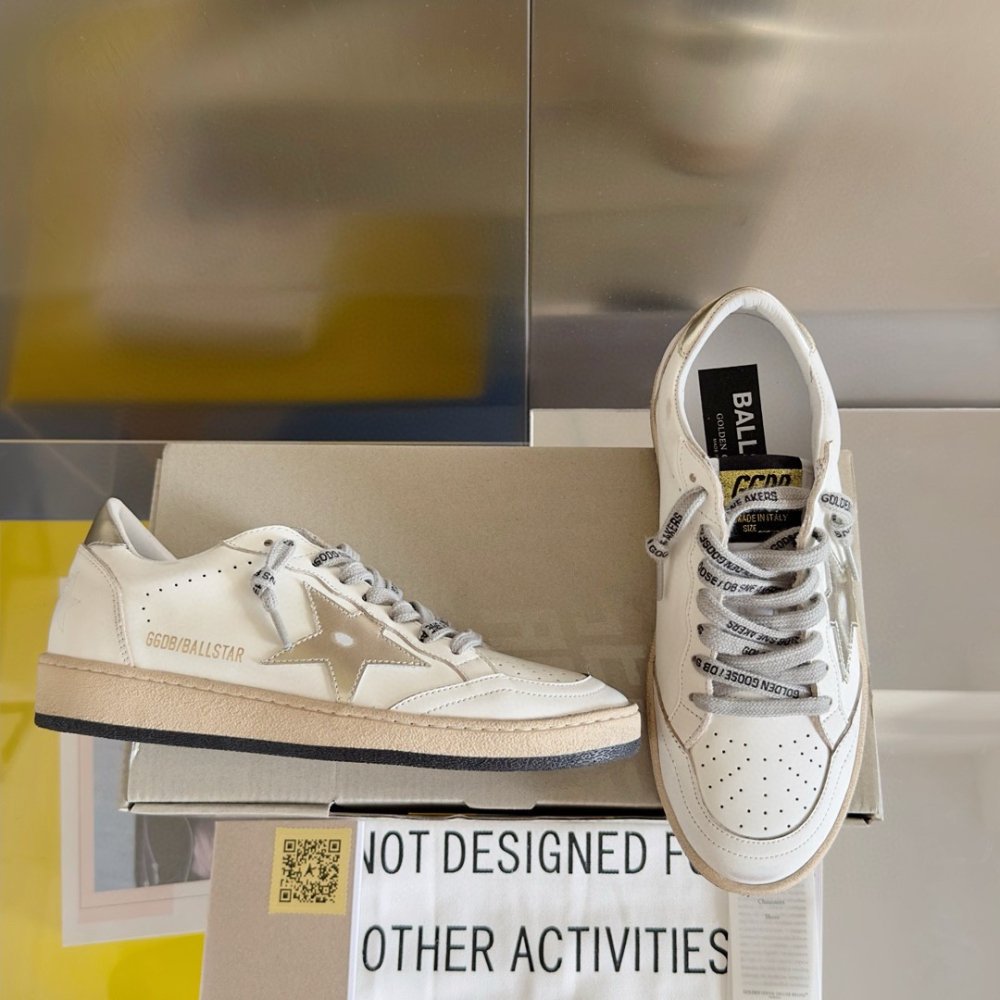 Cheap Reps Golden Goose Womens Ball Star Sneakers with Gold Star and Heel Tab