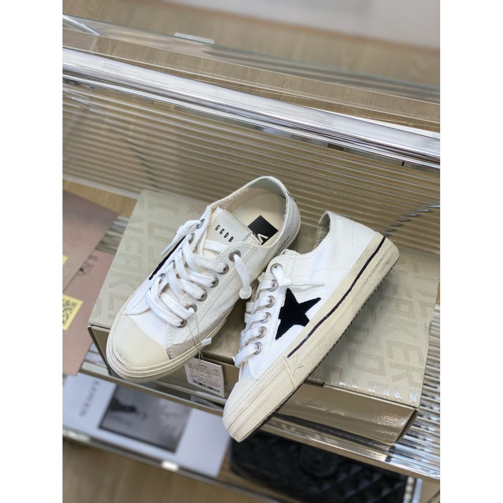 Cheap Reps Golden Goose Womens V-Star Sneakers with Black Suede Star