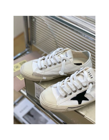 Cheap Reps Golden Goose Womens V-Star Sneakers with Black Suede Star