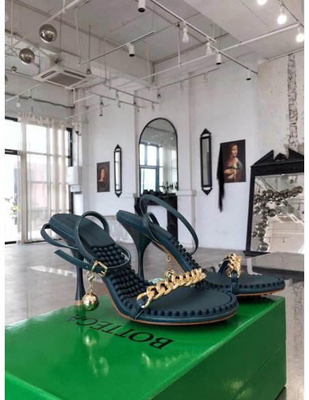 Cheap Reps Bottega Veneta Dot Sandals with Chain Straps In Inkwell Lambskin