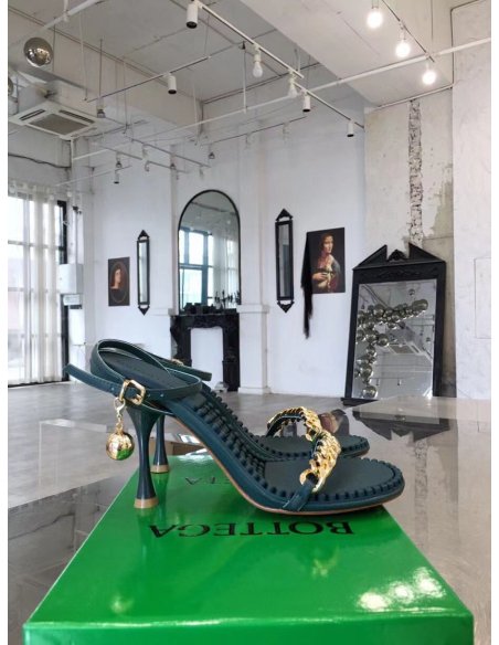 Cheap Reps Bottega Veneta Dot Sandals with Chain Straps In Inkwell Lambskin