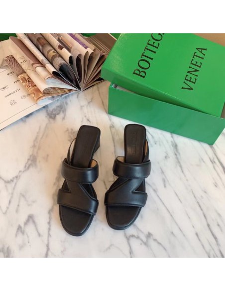 Cheap Reps Bottega Veneta Band Sandals 55MM In Black Calfskin