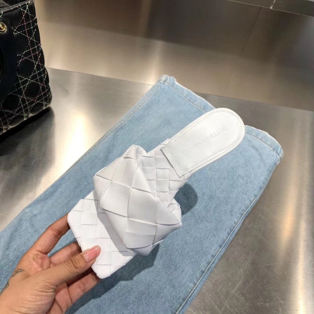 Cheap Reps Bottega Veneta Lido Sandals In White Intrecciato Leather