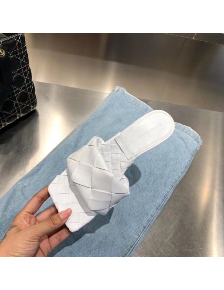 Cheap Reps Bottega Veneta Lido Sandals In White Intrecciato Leather