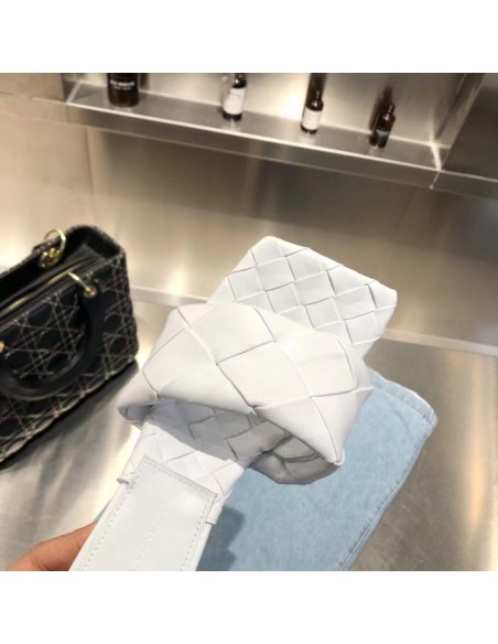 Cheap Reps Bottega Veneta Lido Sandals In White Intrecciato Leather