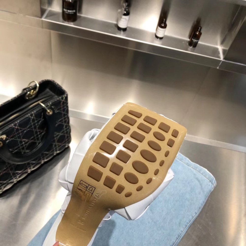 Cheap Reps Bottega Veneta Lido Sandals In White Intrecciato Leather