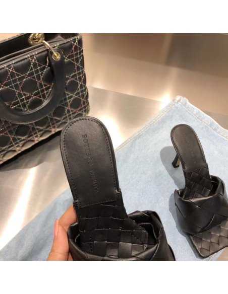 Cheap Reps Bottega Veneta Lido Sandals In Black Intrecciato Leather