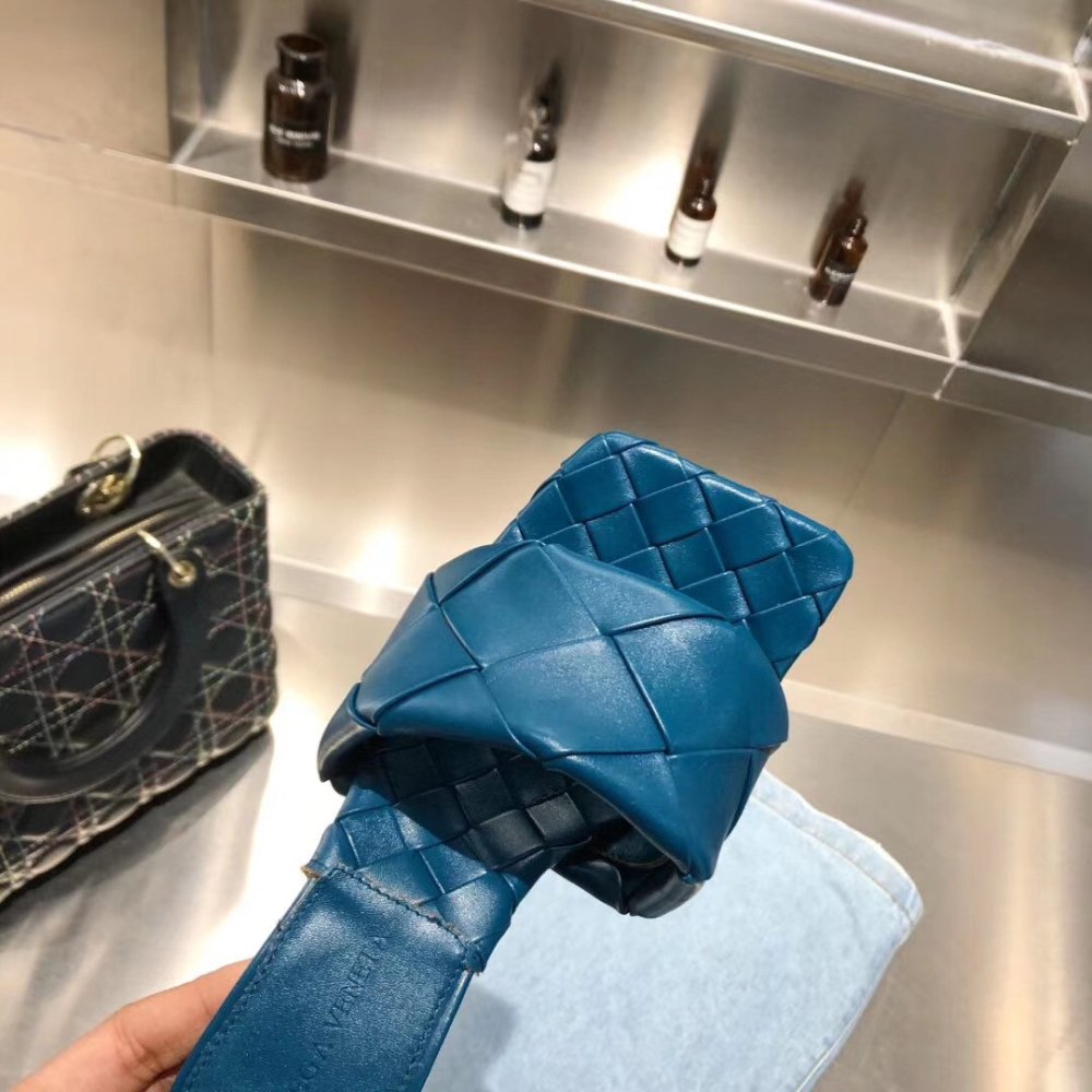 Cheap Reps Bottega Veneta Lido Sandals In Blue Intrecciato Leather