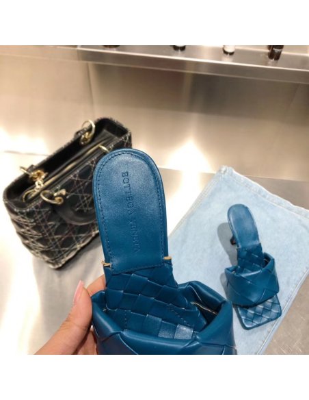 Cheap Reps Bottega Veneta Lido Sandals In Blue Intrecciato Leather