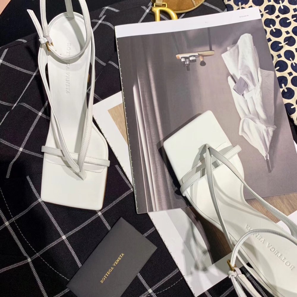 Cheap Reps Bottega Veneta Ankle-strap Stretch Sandals In White Leather