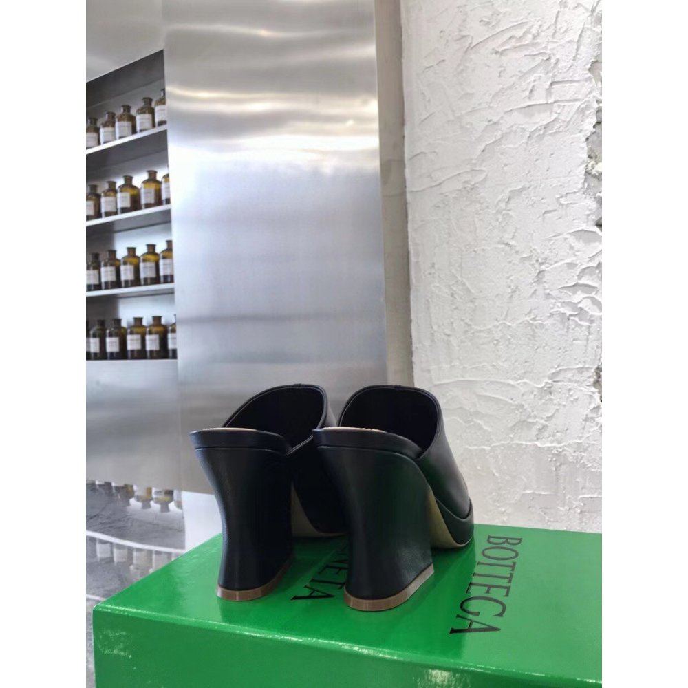 Cheap Reps Bottega Veneta Stack Platform Sandals In Black Lambskin