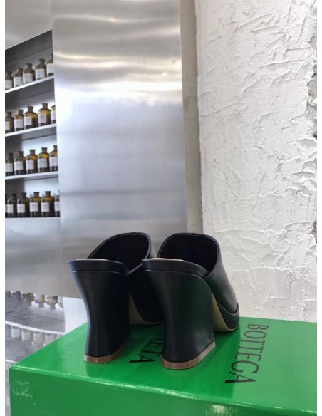 Cheap Reps Bottega Veneta Stack Platform Sandals In Black Lambskin