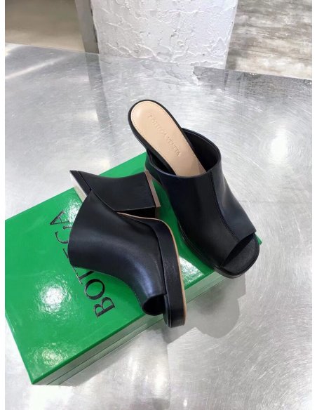 Cheap Reps Bottega Veneta Stack Platform Sandals In Black Lambskin