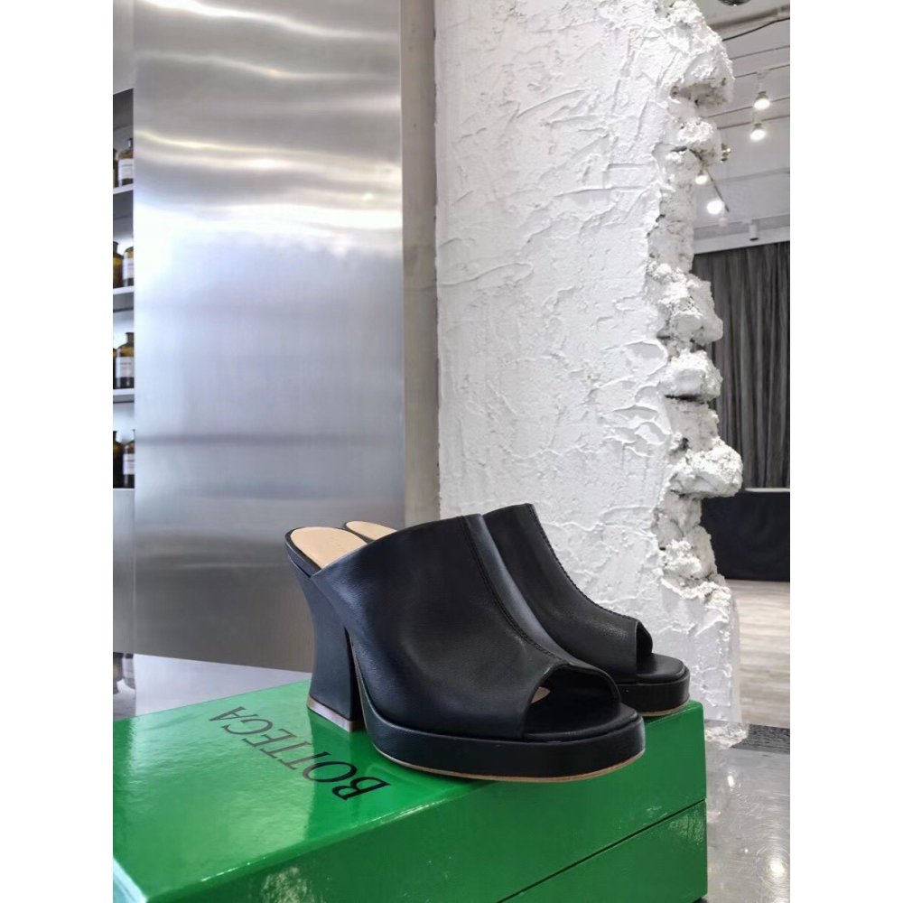 Cheap Reps Bottega Veneta Stack Platform Sandals In Black Lambskin