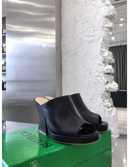 Cheap Reps Bottega Veneta Stack Platform Sandals In Black Lambskin