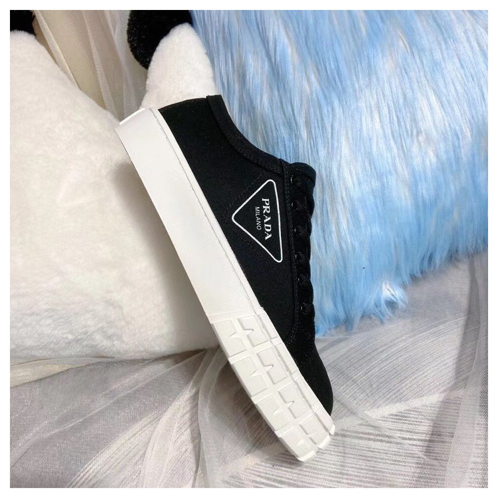 Cheap Reps Prada Womens Low-top Sneakers In Black Gabardine Fabric