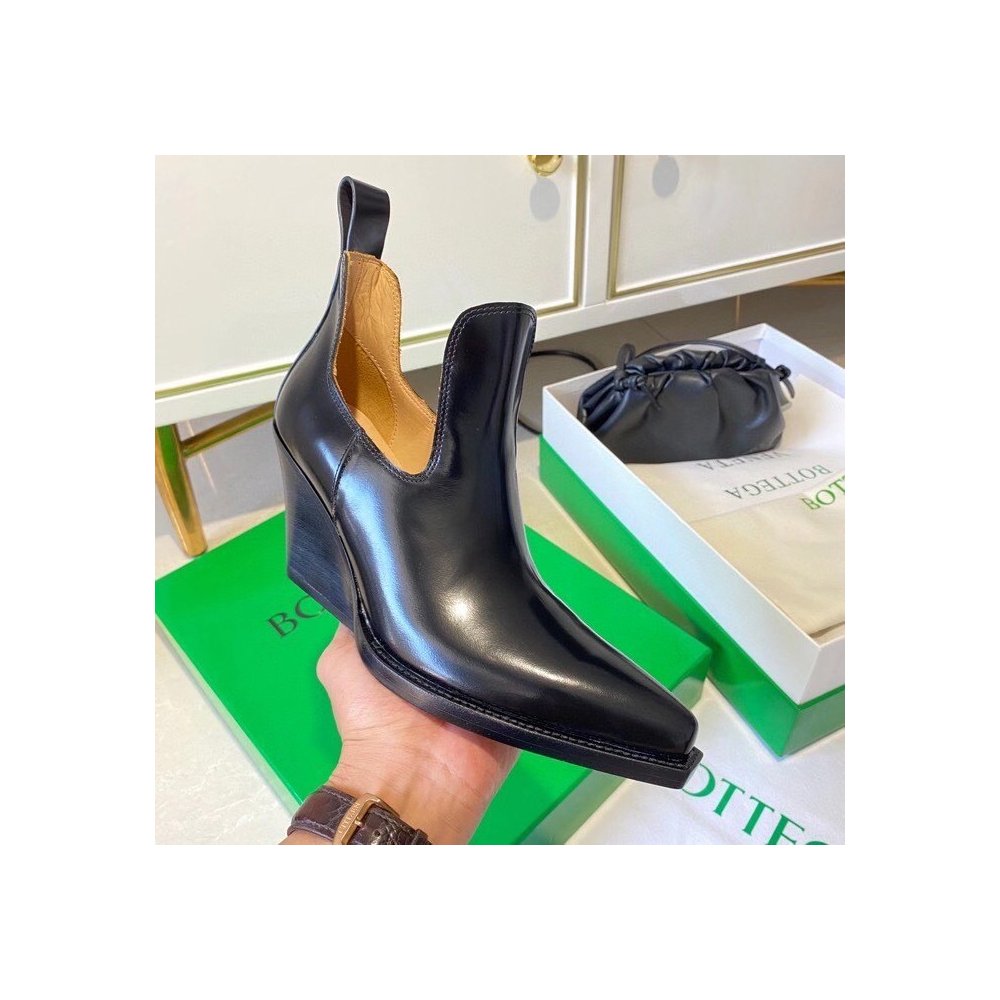 Cheap Reps Bottega Veneta BV Lean Ankle Boots In Black Calfskin