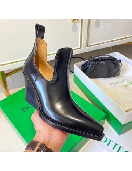 Cheap Reps Bottega Veneta BV Lean Ankle Boots In Black Calfskin