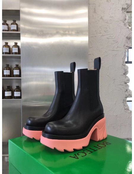 Cheap Reps Bottega Veneta Flash Chelsea Boots with Pink Outsole