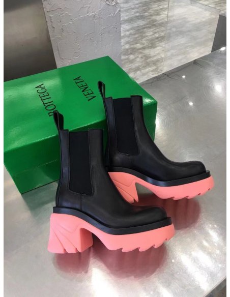 Cheap Reps Bottega Veneta Flash Chelsea Boots with Pink Outsole