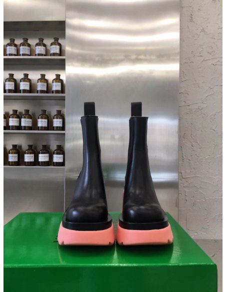 Cheap Reps Bottega Veneta Flash Chelsea Boots with Pink Outsole