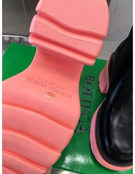 Cheap Reps Bottega Veneta Flash Chelsea Boots with Pink Outsole