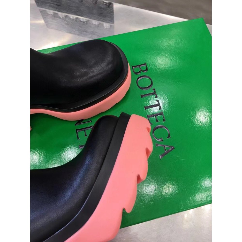 Cheap Reps Bottega Veneta Flash Chelsea Boots with Pink Outsole