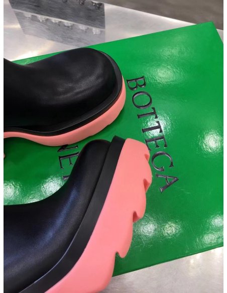 Cheap Reps Bottega Veneta Flash Chelsea Boots with Pink Outsole
