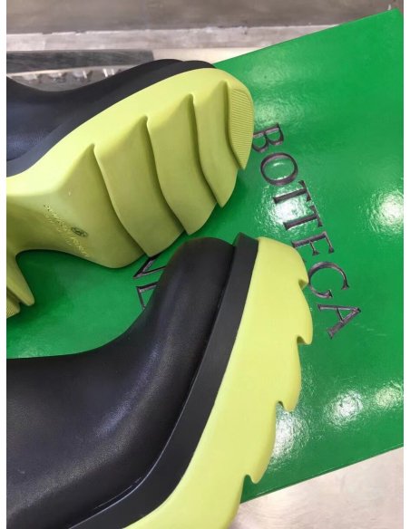 Cheap Reps Bottega Veneta Flash Chelsea Boots with Yellow Outsole