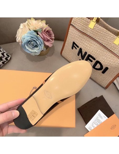 Cheap Reps Tods Womens Black Chain-embellished Leather Loafers