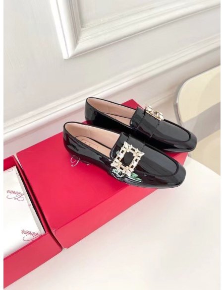 Cheap Reps Roger Vivier Mini Broche Buckle Loafers in Black Patent Leather