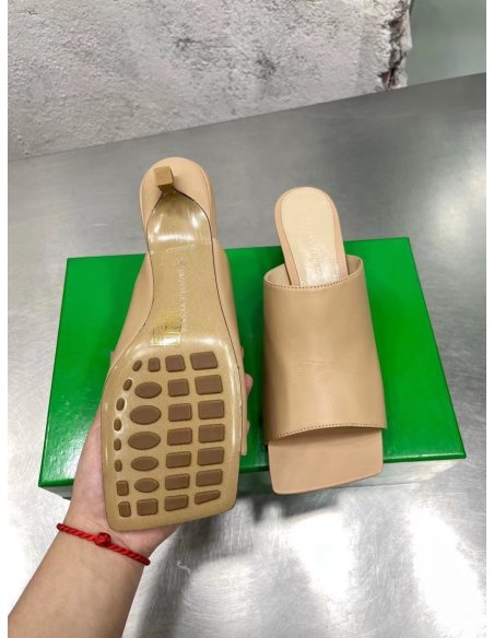 Cheap Reps Bottega Veneta Stretch Mules 40mm In Beige Lambskin