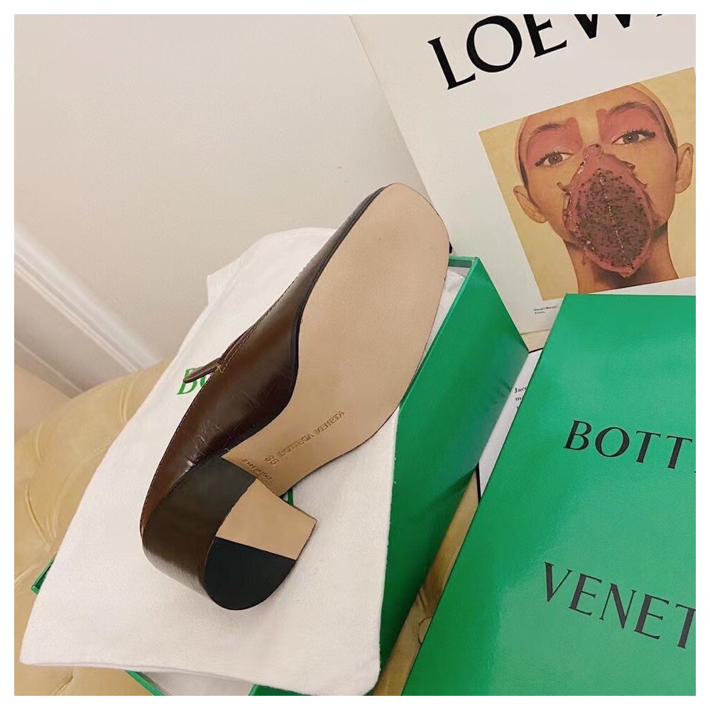 Cheap Reps Bottega Veneta Mules In Fondant Crocodile Embossed Leather