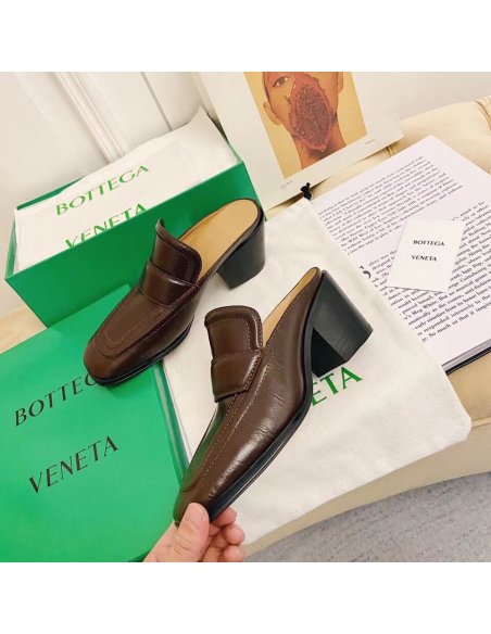 Cheap Reps Bottega Veneta Mules In Fondant Crocodile Embossed Leather