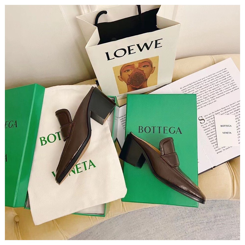 Cheap Reps Bottega Veneta Mules In Fondant Crocodile Embossed Leather